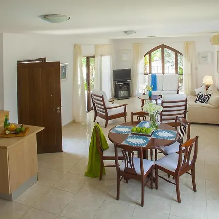 You And Your Family Will Love This Close To The Beautiful Town Of Protaras, 1479 فيلة بروتاراس